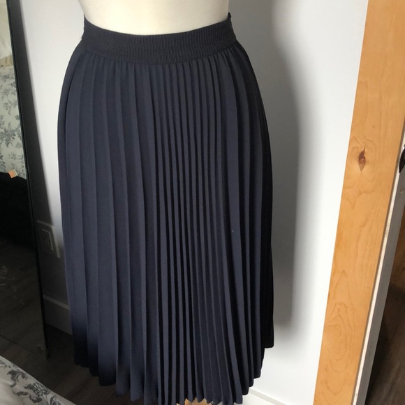 Pleated skirt - Picture 1 of 5